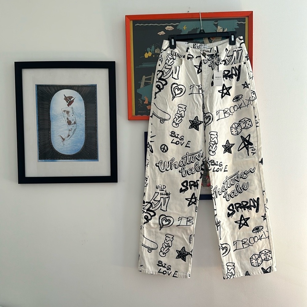 NWT *** FOREVER 21 PREMIUM GRAFFITI JEANS